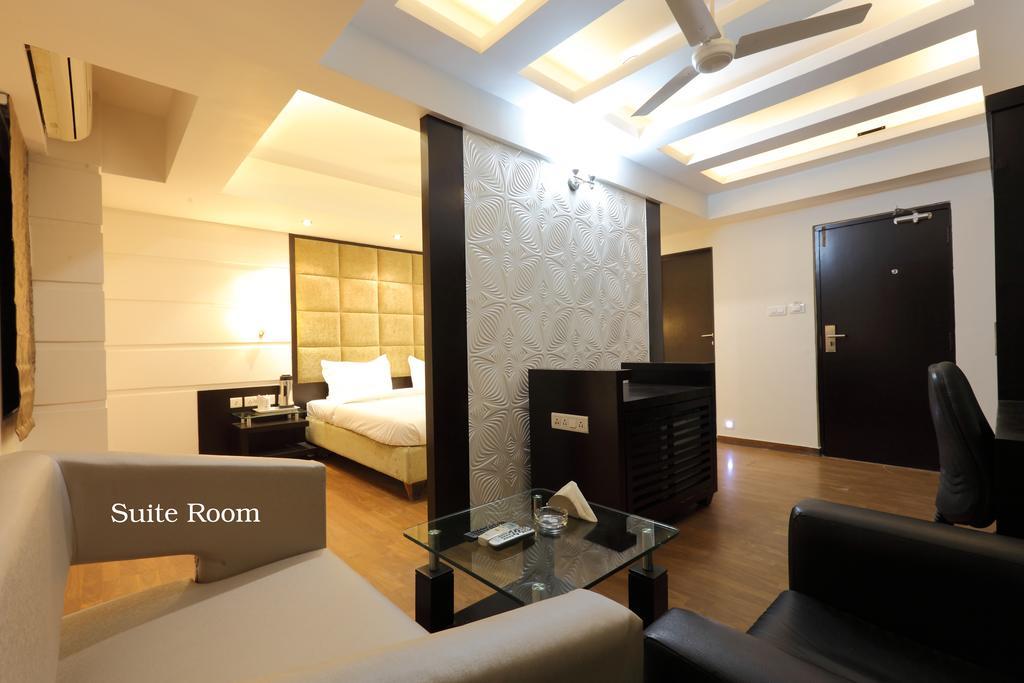 Celestia The Hotel Ahmedabad Bilik gambar